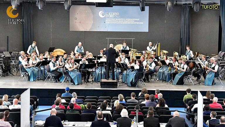 Auftritt der Musikkapelle Rimpar beim internationalen Blasmusikwettbewerb 'Flicorno d´Oro' in Riva del Garda. Auftritt der Musikkapelle Rimpar beim internationalen Blasmusikwettbewerb 'Flicorno d´Oro' in Riva del Garda.