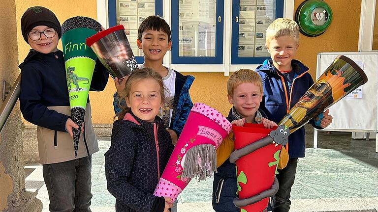 Glückliche Kinder bei der Schultütenaktion in Mellrichstadt.