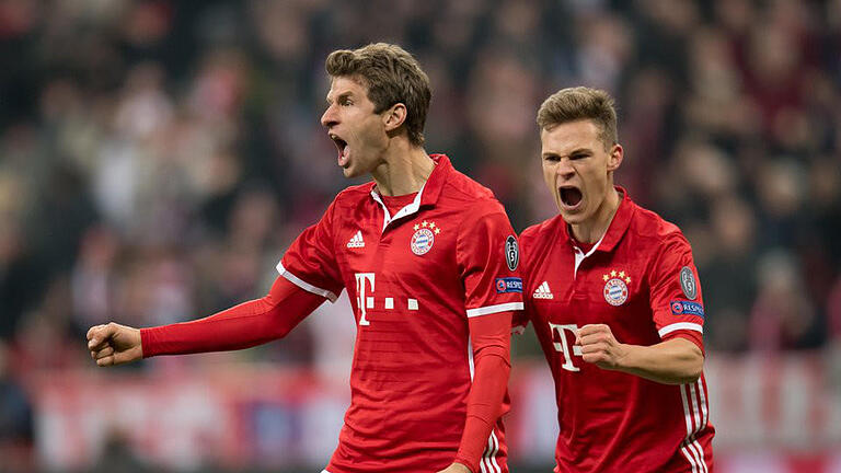 Bayern München       -  Bayerns Thomas Müller (l) und Joshua Kimmich jubeln. &bdquo;Wenn sie einen guten Tag haben, hat man wenig Chancen&rdquo;, weiß auch Hertha-Trainer Pal Dardai. Foto: Sven Hoppe