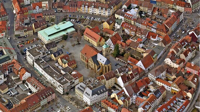 Am Martin-Luther-Platz hinter der Johannis-Kirche entsteht bis 2022 das neue Kulturforum. Über die Frage, warum der geplante 300-Personen-Saal nun doch nicht möglich ist, gibt es im Stadtrat Diskussionen.