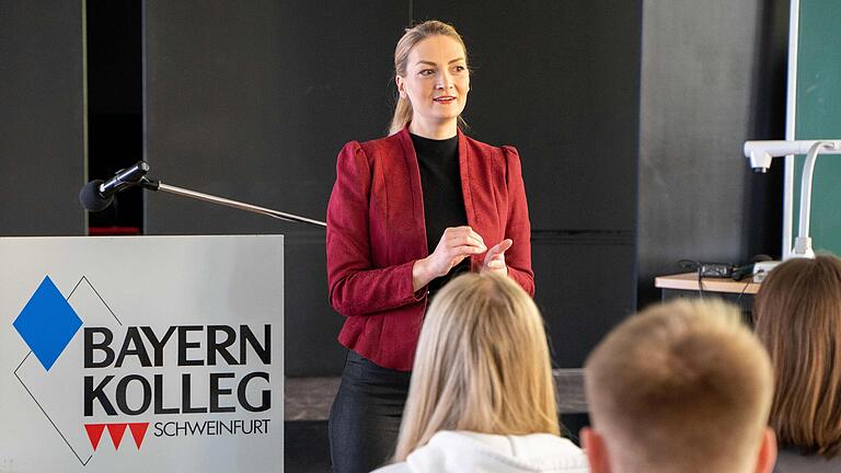 Judith Gerlach spricht über die Herausforderungen der Digitalisierung.