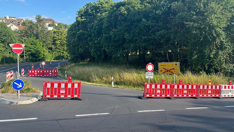 Die Auffahrt zum Geisberg in Veitshöchheim ist aktuell gesperrt - und es kommt zu erheblichen Beeinträchtigungen, vor allem im Berufsverkehr. Die Auffahrt zum Geisberg in Veitshöchheim ist aktuell gesperrt - und es kommt zu erheblichen Beeinträchtigungen, vor allem im Berufsverkehr. 