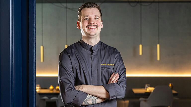 Küchenchef Hendrik Friedrich kann im Sternerestaurant Weinstock auf Gemüse aus dem eigenen Gewächshaus zurückgreifen. Küchenchef Hendrik Friedrich kann im Sternerestaurant Weinstock auf Gemüse aus dem eigenen Gewächshaus zurückgreifen.