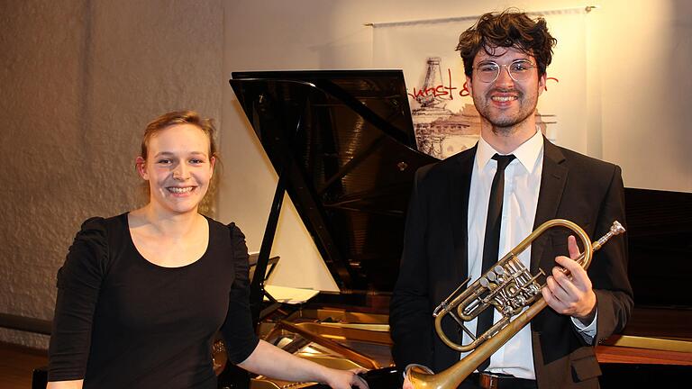 Kathrin Isabelle Klein und Moritz Eckert boten ein anspruchsvolles und mitreißendes Konzert mit französischer Trompetenliteratur im Kloster Wechterswinkel.