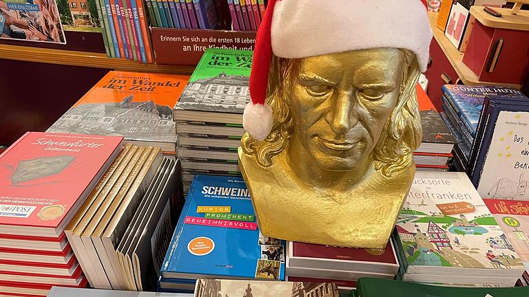 Mit Schweinfurts Geschichte beschäftigen sich einige Autorinnen und Autoren: ein schönes Geschenk. Dieser Büchertisch wurde in der Buchhandlung Collibri am Marktplatz fotografiert. Mit Schweinfurts Geschichte beschäftigen sich einige Autorinnen und Autoren: ein schönes Geschenk. Dieser Büchertisch wurde in der Buchhandlung Collibri am Marktplatz fotografiert.