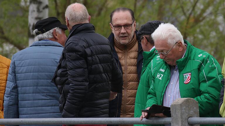 Da muss man schon zweimal hinschauen, bei den Abtswinder Ergebnissen in diesen Tagen. Nach dem 1:4 gegen Großbardorf mit zwei Roten Karten und einem verschossenen Elfmeter ging der TSV in der Fußball-Bayernliga Nord in Ansbach mit 0:6 unter. Da muss man schon zweimal hinschauen, bei den Abtswinder Ergebnissen in diesen Tagen. Nach dem 1:4 gegen Großbardorf mit zwei Roten Karten und einem verschossenen Elfmeter ging der TSV in der Fußball-Bayernliga Nord in Ansbach mit 0:6 unter.