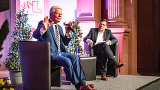 Im Rahmen der Veranstaltung rund um das 500-jährige Bauernkriegsjubiliäum ist Joachim Gauck am Donnerstag 27.03.25 zu Gast in der Neubaukirche in Würzburg. Vor zahlreichen Menschen liest der ehem. Bundespräsident aus seinem Buch 'Erschütterungen'.