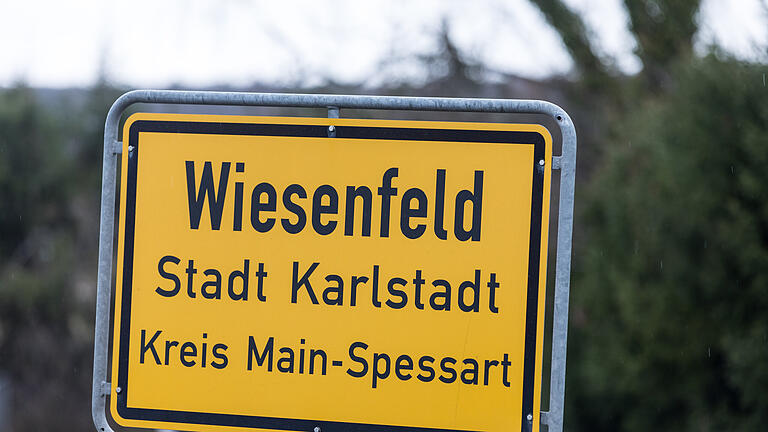 Ortsschild Wiesenfeld. Ortsschild Wiesenfeld.