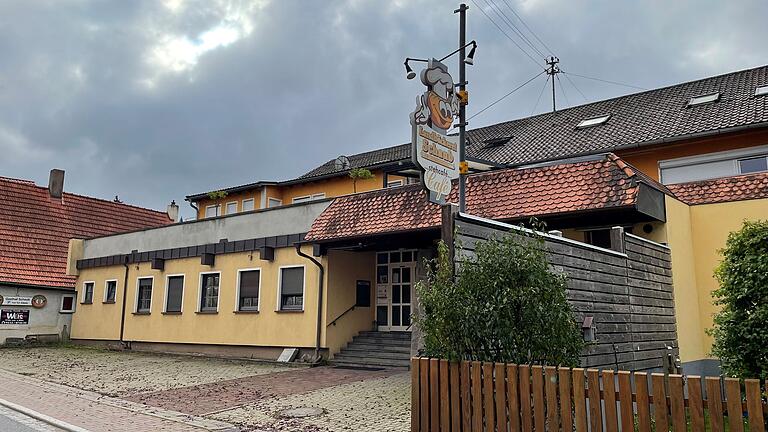 Insgesamt befinden sich vier Wohnungen über der ehemaligen Landbäckerei Schaub in Wiesenfeld. Seit Oktober sind dort geflüchtete Familien untergebracht, die zum Teil vorher in der Erwin-Ammann-Halle in Karlstadt waren.