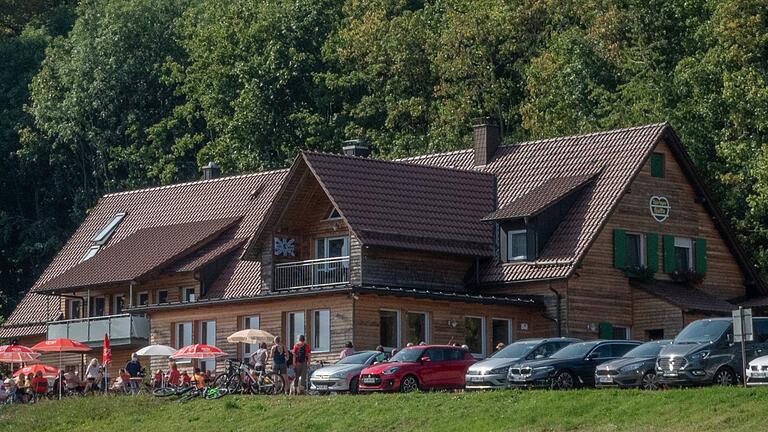 Im Sommer wie im Winter ist die Thüringer Hütte beliebter Anlaufpunkt für Rhön-Besucher.