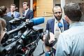 Großes Medieninteresse am Prozess um Mord an einem 14-Jährigen in Lohr: Der Würzburger Verteidiger Roj Kahlaf bleibt Anwalt des Angeklagten. Die Rechtsanwälte Alexander Stevens und Johannes Makepeace (links hinten) sind nicht mehr dabei.&nbsp;