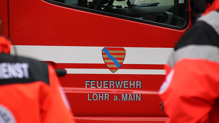 Verkohltes Mittagessen sorgt für Feuerwehreinsatz in Sendelbach: Der allein im ersten Stock lebende Bewohner hatte offenbar einen Kochtopf auf dem eingeschalteten Herd vergessen und die Wohnung verlassen. worden war. Dank des Rauchmelders, auf den Nachbarn aufmerksam wurden, ging alles glimpflich aus.