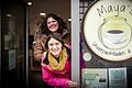 Kerstin Brückner (vorne) und Bianca Gräb laden am 23. Januar zum ersten Stammtisch für Neuzugezogene und Rückkehrer im Hofheimer Land ein. Dieser findet in 'Maya's Café' in Hofheim statt.