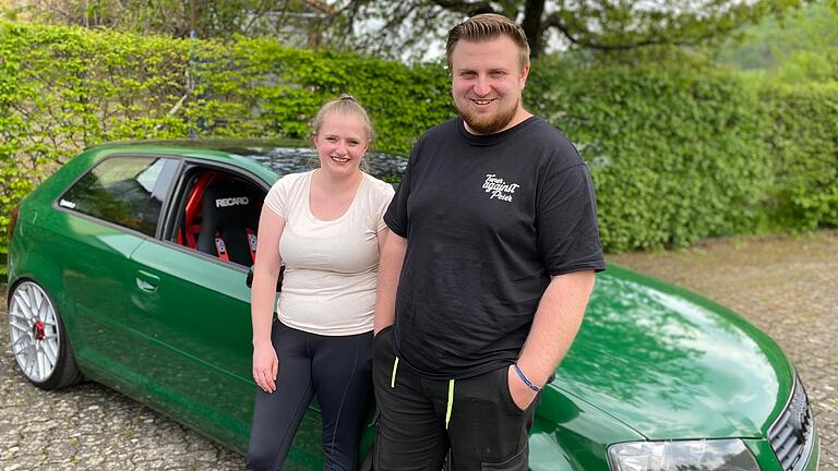 Tim Schwierczok und seine Freundin Melina Gütling setzen sich unter dem Motto 'tuner.against.poser' für ein besseres Image der Auto-Tuner-Szene ein.