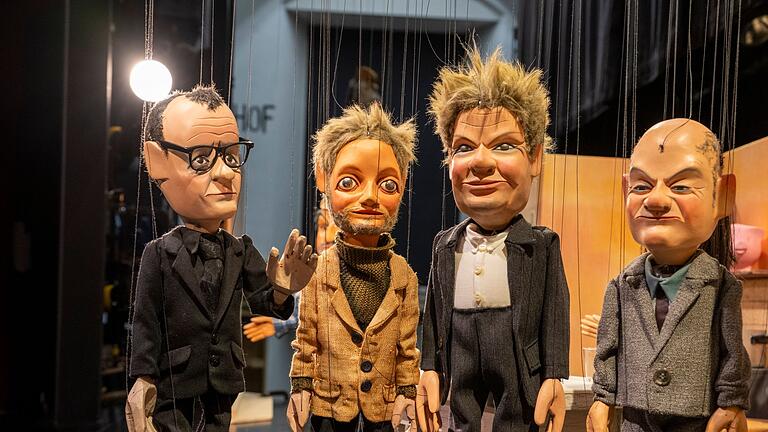 Spitzenkandidaten in der Augsburger Puppenkiste       -  In Berlin ist ihre gemeinsame Regierung gescheitert, doch in Bayern leben sie unter einem Dach: Scholz, Habeck und Lindner als Stars der Augsburger Puppenkiste.