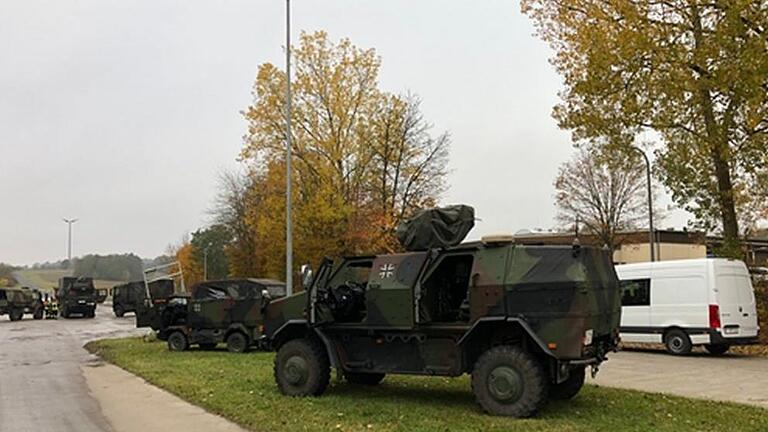 Die Bundeswehr stellte für die Fortbildung verschiedene Fahrzeuge bereit, um den Teilnehmern möglichst viele Übungsmöglichkeiten zu geben. Foto: Marx       -  Die Bundeswehr stellte für die Fortbildung verschiedene Fahrzeuge bereit, um den Teilnehmern möglichst viele Übungsmöglichkeiten zu geben. Foto: Marx