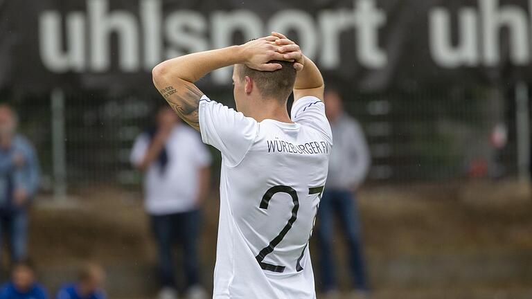 Dennie Michel mochte es nicht glauben: sein Team musste im Heimspiel gegen Ansbach tatsächlich drei Punkte lassen.