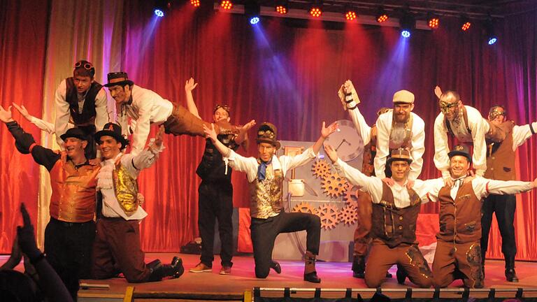 Der Sieger des sechsten MaRuB 2019: Das Männerballett aus Retzbach konnte mit einer bezaubernden Bühnenshow die Jury, das Publikum und die Trainerwertung für sich entscheiden. Der Sieger des sechsten MaRuB 2019: Das Männerballett aus Retzbach konnte mit einer bezaubernden Bühnenshow die Jury, das Publikum und die Trainerwertung für sich entscheiden.