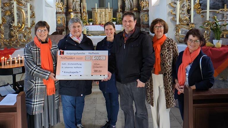 Auf dem Foto Anita Köberlein, Maria Metzger, Agnes Donhauser, Alexander Kaspar, Sonja Schneider-Will, Ute Hofmann.