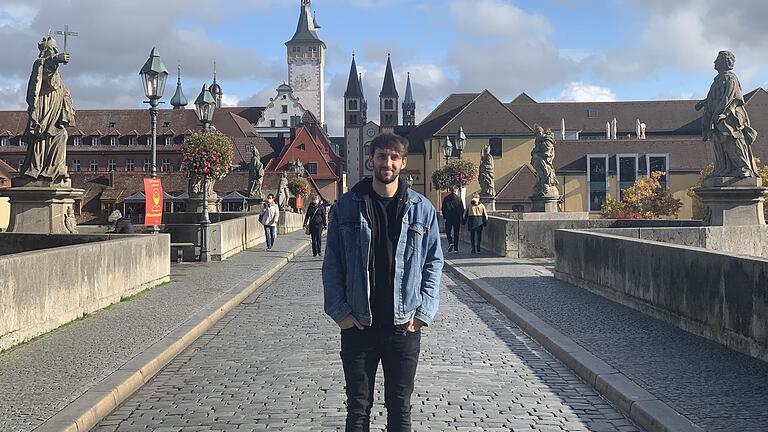 Das Gastspiel in Mainfranken wird für Tommy Wirtz (hier auf der Alten Mainbrücke in Würzburg) im Sommer nach nur einem Jahr zu Ende gehen.