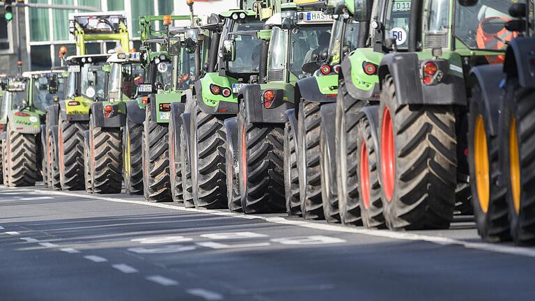 Reifen an Reifen: Am Sonntag werden in Geldersheim Hunderte Trecker und Schlepper erwartet.