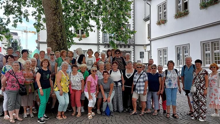 Auf dem Foto die Teilnehmerinnen und Teilnehmer der Fahrt.