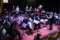 Das Orchester des Musikvereins Gräfendorf auf der Bühne in der Turnhalle.