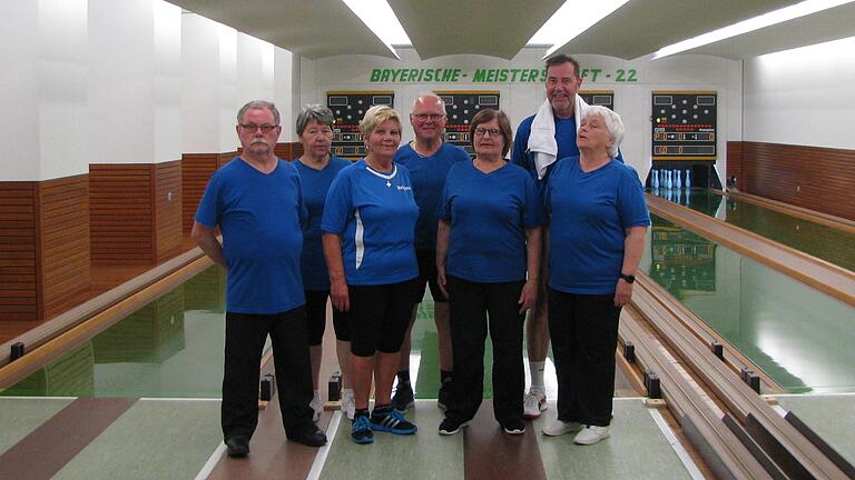 Die Sportler aus Karlstadt (von links): Alfred Müller, Elisabeth Weid, Brigitte Tautorat, Harald Weid, Inge Sattelberger, Wolfgang Schwab, Ursula Haushalter. (Es fehlt Karlheinz Löffler).