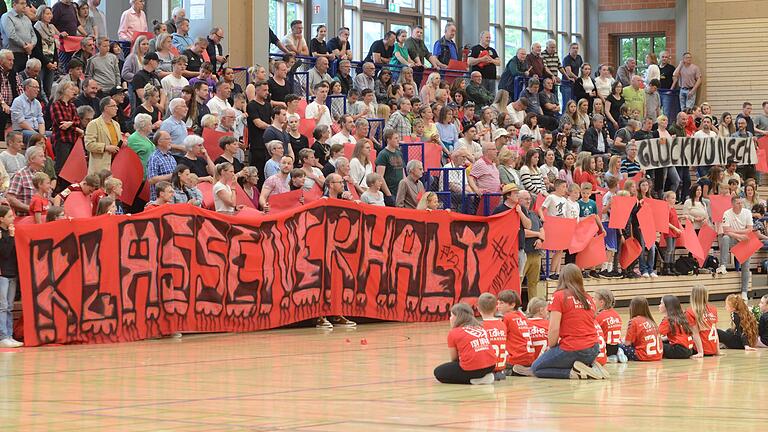 Bereits vor dem letzten Saisonspiel in der Handball-Bayernliga feierte der TSV Lohr den Klassenerhalt.