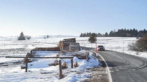 Vor 50 Jahren wurde die Hochrhönstraße für den Verkehr geöffnet. Die reizvolle Strecke durch das Naturschutzgebiet Lange Rhön ist zu einer der touristischen Attraktionen der Rhön geworden. Vor 50 Jahren wurde die Hochrhönstraße für den Verkehr geöffnet. Die reizvolle Strecke durch das Naturschutzgebiet Lange Rhön ist zu einer der touristischen Attraktionen der Rhön geworden.