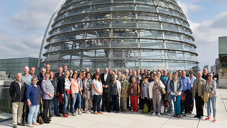 Bernd Rützel freut sich über Besuch aus der Heimat.