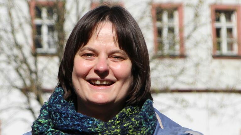 Die Kitzingerin Christine Feller genießt Ostern mit Musik. Die Kitzingerin Christine Feller genießt Ostern mit Musik.