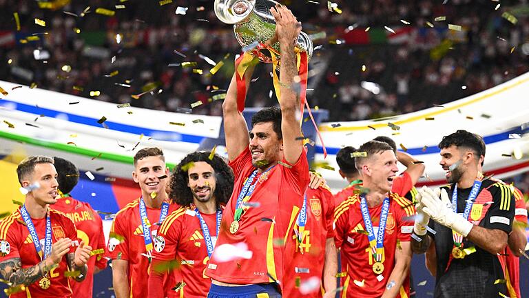 Rodri       -  Rodris (M) Gesänge bei der riesigen Fan-Feier in Madrid haben ein Nachspiel.