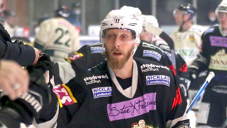 Steuerte drei Treffer bei: Jakub Sramek brachte die Haßfurter Hawks zu Hause gegen Dingolfing auf die Siegerstraße. Steuerte drei Treffer bei: Jakub Sramek brachte die Haßfurter Hawks zu Hause gegen Dingolfing auf die Siegerstraße.