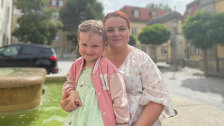 Die kleine Familie hat eine kurze Urlaubsanreise. Dieses Jahr geht es für Marie Krüger und ihre Tochter Matilda nach Schweinfurt – den Opa besuchen.&nbsp;