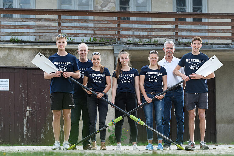 Mitglieder des Uni-Ruderteams und die Initiatoren der Kampagne hoffen auf eine erfolgreiche Zukunft des Rudersports an der Uni (von links): Sebastian Hessler, Philo Holland, Julia Wolf, Sina Schäfer, Sophia Wolf, Jochen Henzel und Patrick Hofmockel. Mitglieder des Uni-Ruderteams und die Initiatoren der Kampagne hoffen auf eine erfolgreiche Zukunft des Rudersports an der Uni (von links): Sebastian Hessler, Philo Holland, Julia Wolf, Sina Schäfer, Sophia Wolf, Jochen Henzel und Patrick Hofmockel.