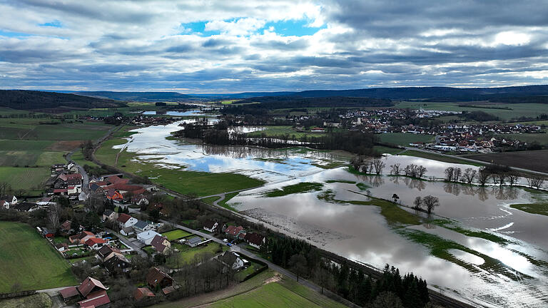 Blick von Lind in Richtung Rentweinsdorf, hier ist die Baunach über ihr Ufer getreten.