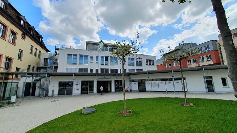 Das Gesundheitszentrum in Karlstadt sollte Vorbild für ein Ärztehaus in Marktheidenfeld sein.