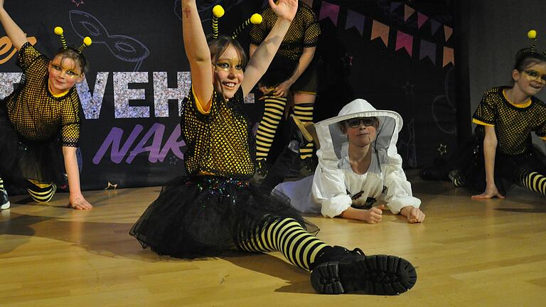 Verschiedene Tanzauftritte gehörten ebenfalls zum Programm des Stettener Büttenabends. Verschiedene Tanzauftritte gehörten ebenfalls zum Programm des Stettener Büttenabends.