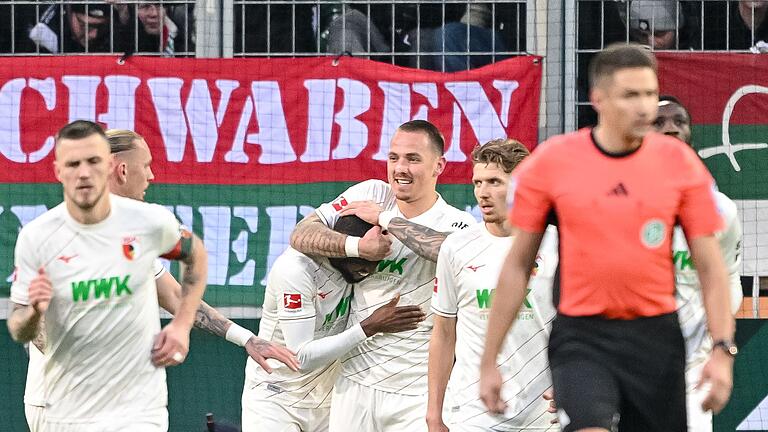 FC Augsburg - VfL Bochum       -  Der FC Augsburg möchte auch im DFB-Pokal jubeln.