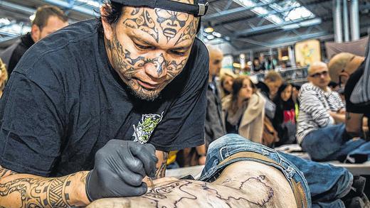 Mit Nadel und Farben: Ein Besuch auf der Tattoo-Messe