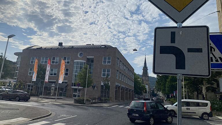 Nicht lange hielt die geänderte Vorfahrtsregelung an der Amtsgerichtskreuzung.