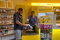 Teddy und Marion Katzenberger haben die Postfiliale im Tintenfässchen ins Erdgeschoss verlegt. So langsam suchen die beiden einen Nachfolger für den Buchladen mit Schreibwarengeschäft.       -  Teddy und Marion Katzenberger haben die Postfiliale im Tintenfässchen ins Erdgeschoss verlegt. So langsam suchen die beiden einen Nachfolger für den Buchladen mit Schreibwarengeschäft.