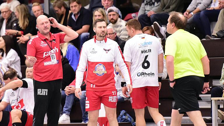 Trainer Frank Ihl (links) wird im Auswärtsspiel beim TV Erlangen-Bruck auch seinen Co-Trainer Sebastian Kirchner auf die Platte schicken.