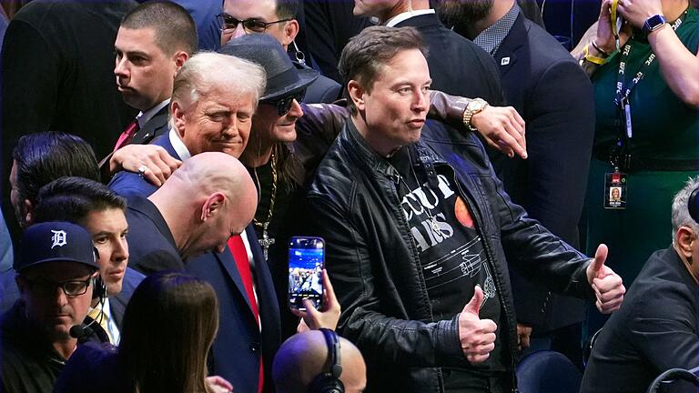 Trump bei UFC-Kampf       -  Trump und Musk bei Kampfsport-Spektakel in New York.