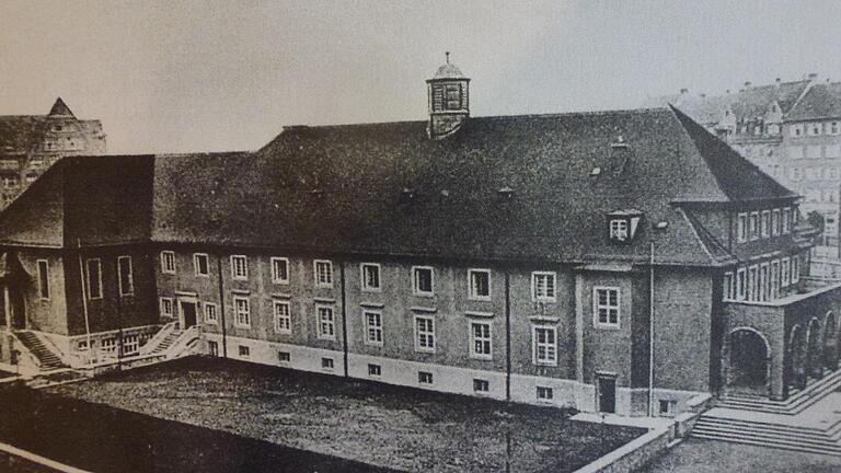 Das Evangelische Gemeindehaus kurz nach seiner Fertigstellung. Das Evangelische Gemeindehaus kurz nach seiner Fertigstellung.