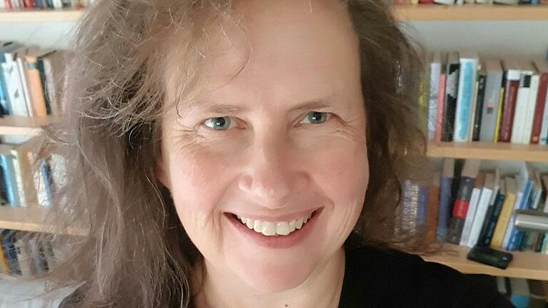 Carolin Esgen ist seit 2018 Mitglied im Kirchenvorstand und möchte den Austausch über Gemeindegrenzen hinweg fördern. Carolin Esgen ist seit 2018 Mitglied im Kirchenvorstand und möchte den Austausch über Gemeindegrenzen hinweg fördern.