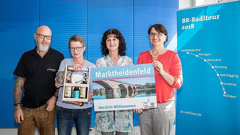 Marktheidenfeld freut sich auf die BR-Radltour: (von links) Wirtesprecher Norbert Becker, Martinsbräu-Geschäftsführerin Maria Martin, Erste Bürgermeisterin Helga Schmidt-Neder und Projektkoordinatorin Inge Albert. Marktheidenfeld freut sich auf die BR-Radltour: (von links) Wirtesprecher Norbert Becker, Martinsbräu-Geschäftsführerin Maria Martin, Erste Bürgermeisterin Helga Schmidt-Neder und Projektkoordinatorin Inge Albert.