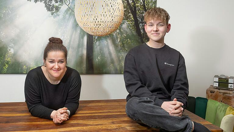 In Berlin gestrandet war der 14-jährige Lenny aus Astheim. Dort passte ein Taxifahrer auf ihn auf, bis ihn seine Mutter Andrea abholte und wieder nach Hause brachte.