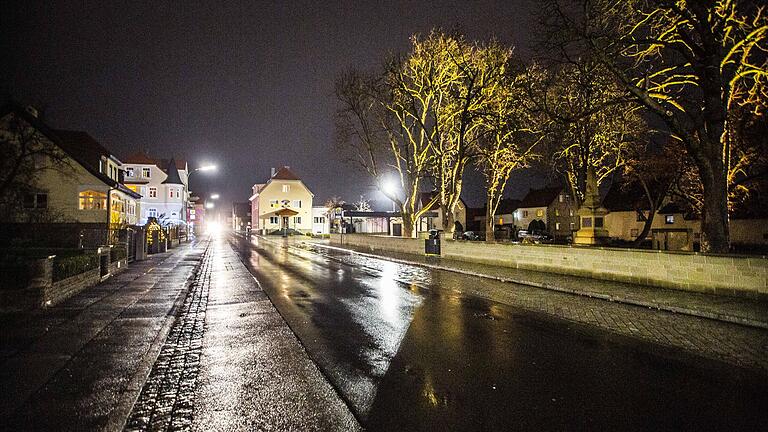 Knetzgau zum Jahreswechsel. Die Straßen sind leer, die Pandemie schränkt auch hier alle Aktivitäten ein. Dennoch gibt es ein breites Netzwerk, das den Bürgern seit zehn Jahren die vielfältigsten Angebote macht und vom Miteinander und Füreinander lebt.